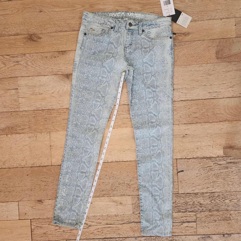 NWT RVCA Women's Badland Jeans Animal Snakeskin Skinny Jeans Indie Streetwear